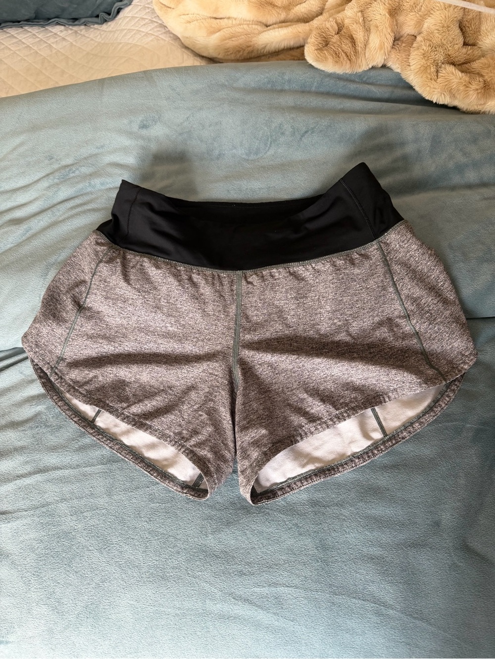 Lululemon High Rise Speed Up 4 inch Shorts Size 4